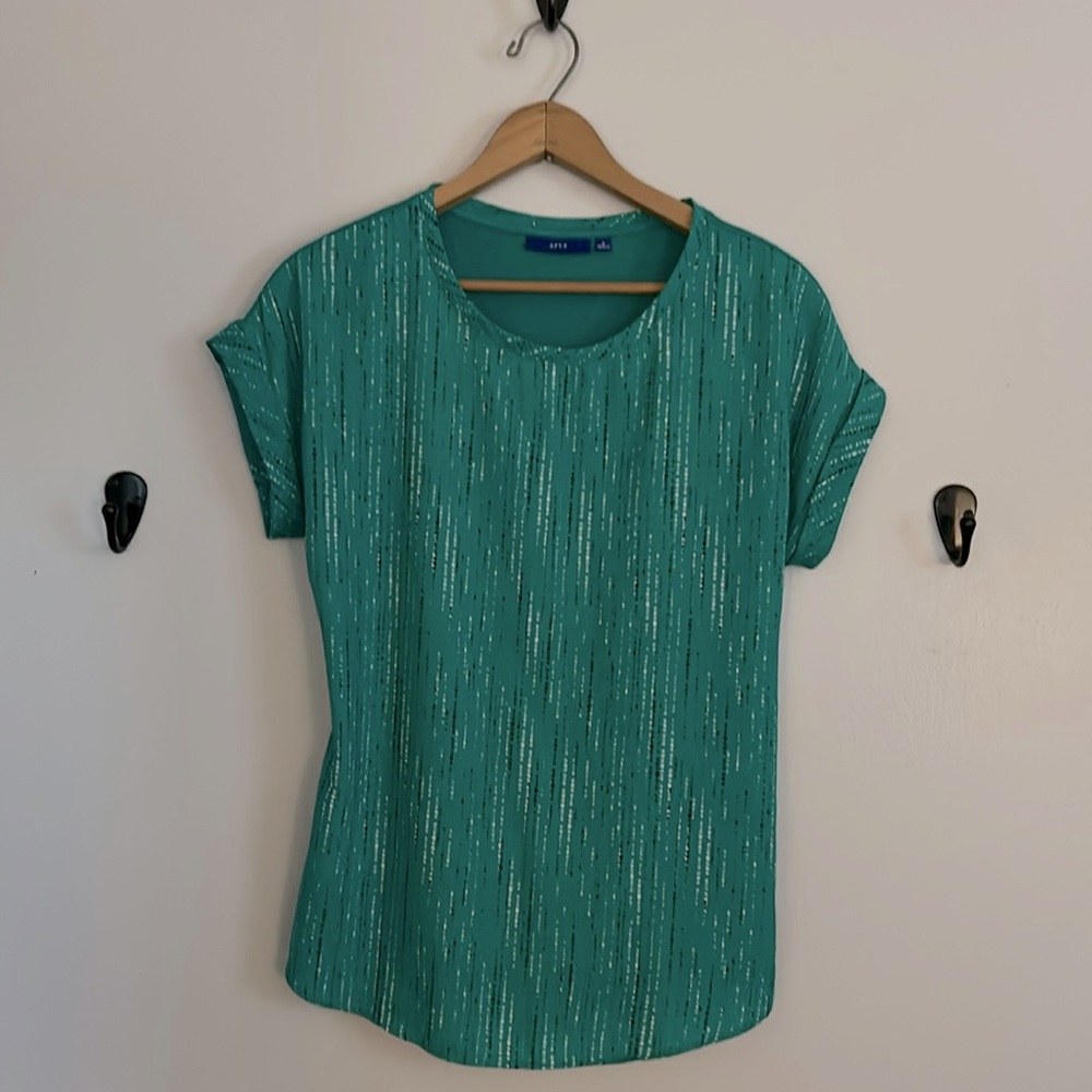 Like new women’s top